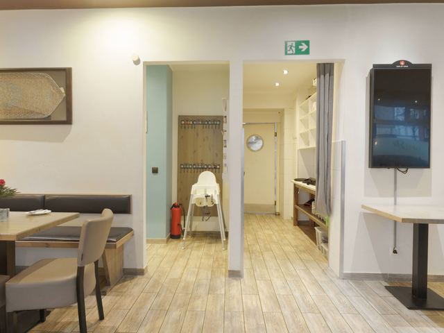 Flur mit WC und Küche – Düsseldorf-Friedrichstadt