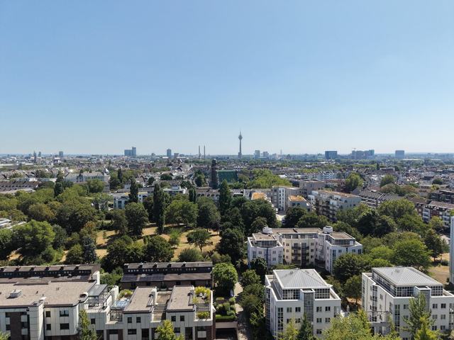 Blick auf die Skyline – Düsseldorf-Niederkassel